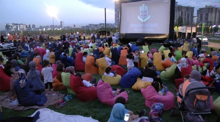 Başakşehir Millet Bahçesi’nde sinema keyfi