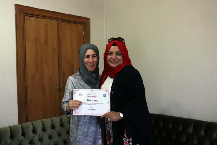 Eyüpsultanlı Kadınlara "Diksiyon ve Drama" Sertifikası