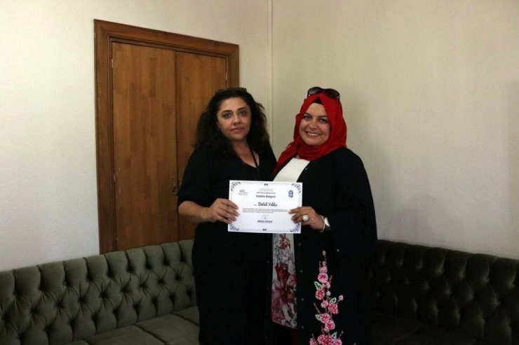 Eyüpsultanlı Kadınlara "Diksiyon ve Drama" Sertifikası