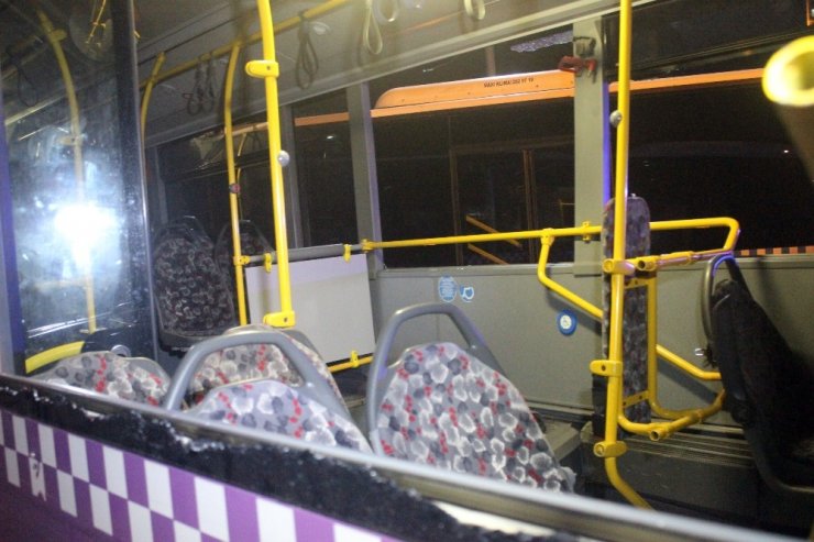 Kağıthane'de, Sürücü kalp spazmı geçirdi, panelvan halk otobüsüne çarptı: 4 yaralı