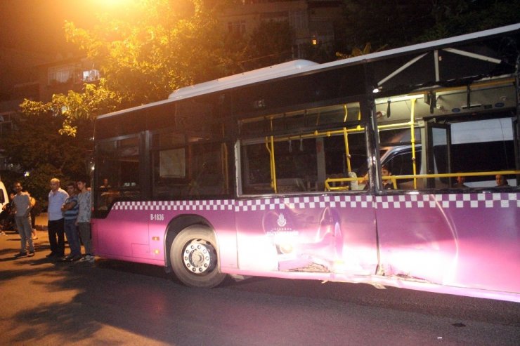 Kağıthane'de, Sürücü kalp spazmı geçirdi, panelvan halk otobüsüne çarptı: 4 yaralı