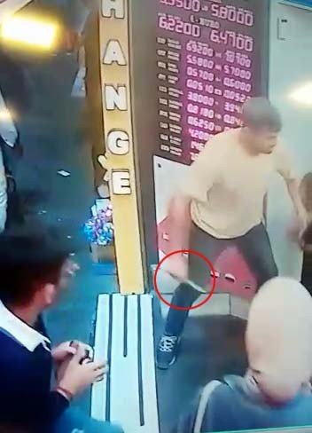 Taksim’de gasp dehşeti kamerada