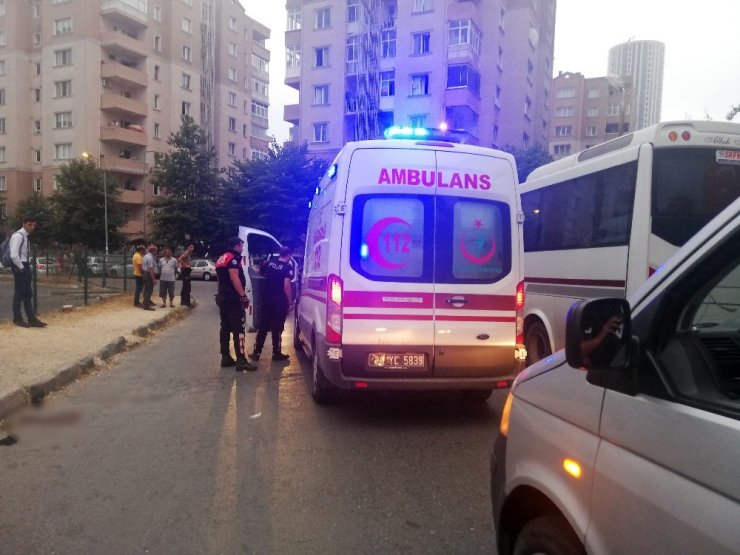 Şüpheliye ateş eden polisin mermisi sekti, yoldan geçen kadını vurdu