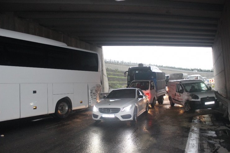 Yolcu otobüsünün karıştığı kazada 1 kişi yaralandı