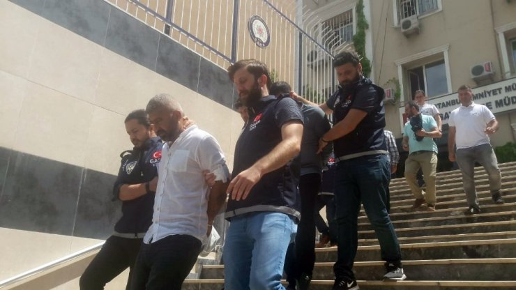 Bayrampaşa’da ATM’den para çeken Libyalının gasp edildiği anlar kamerada