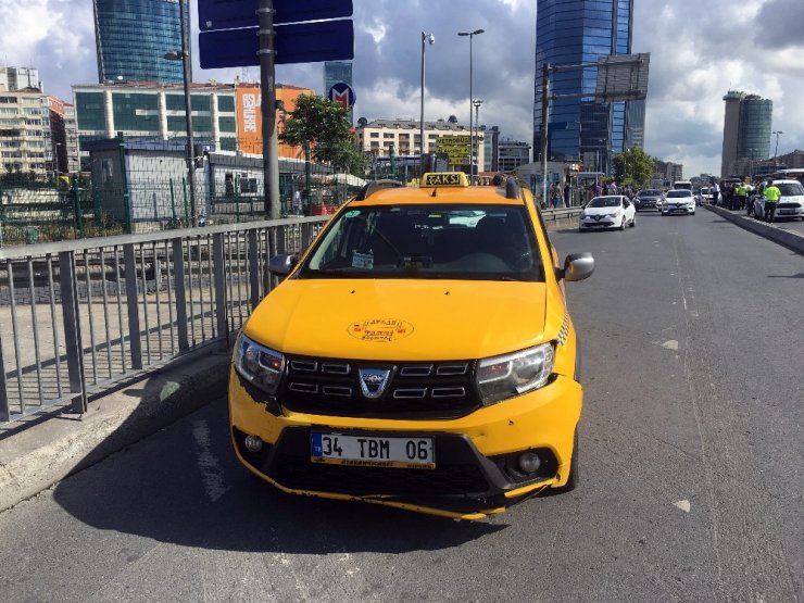 Beşiktaş’ta trafik polisine çarpan taksici gözyaşlarına hakim olamadı