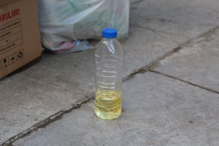 Hiçe sayılan yağ damlalarıyla hayata tutunuyor