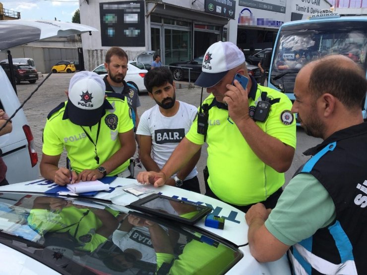 Minibüsçülere Sivil Trafik Ekiplerinden Şok Uygulama