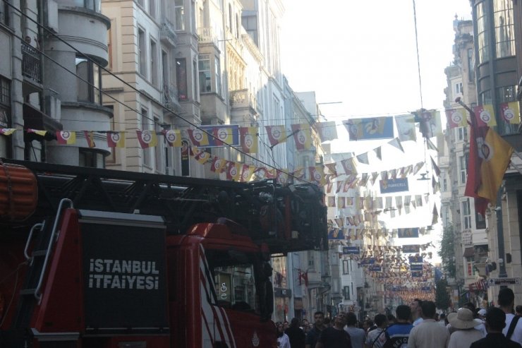 Nostaljik Tramvayın Halatı Koptu