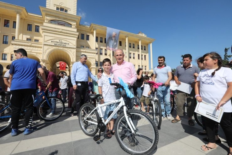 Büyükçekmece’de Başarılı Öğrencilere Bisiklet