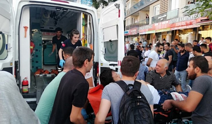 ESENYURT’TA  BIÇAKLI KAVGA