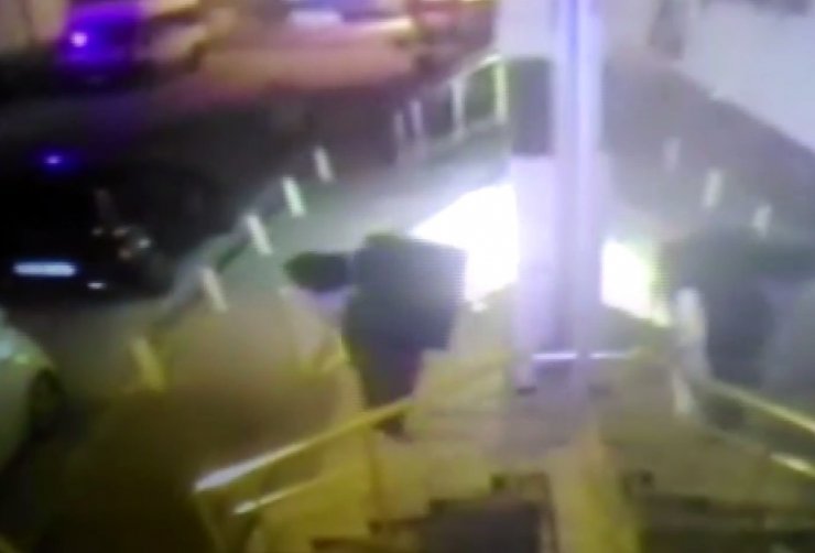 ESENYURT’TA İŞ YERİNE GİREN MASKELİ HIRSIZLAR GÜVENLİK KAMERASINDA