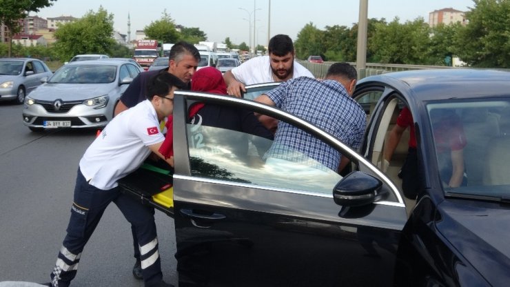 PENDİK’TE KONTROLDEN ÇIKAN ARAÇ BETON BARİYERLERE ÇARPTI: 1 YARALI