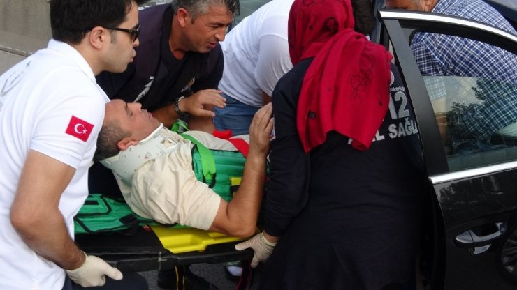 PENDİK’TE KONTROLDEN ÇIKAN ARAÇ BETON BARİYERLERE ÇARPTI: 1 YARALI