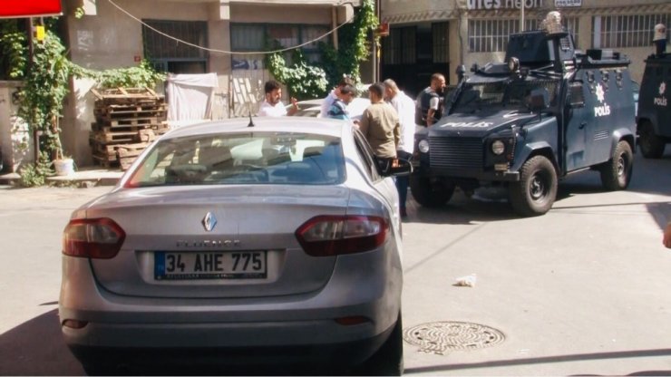 Şişli’de Silahlı Ve Kar Maskeli Şüpheliler Yakalandı