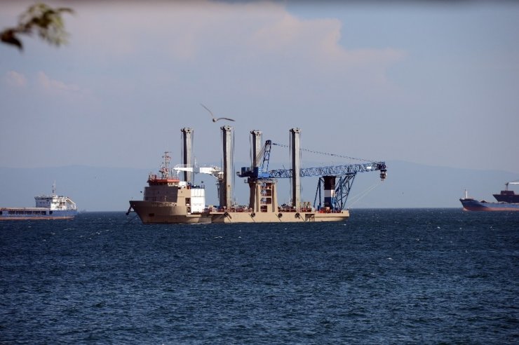 “BEREKET” İSİMLİ KURU YÜK GEMİSİNİN SÖKÜM ÇALIŞMALARI DEVAM EDİYOR