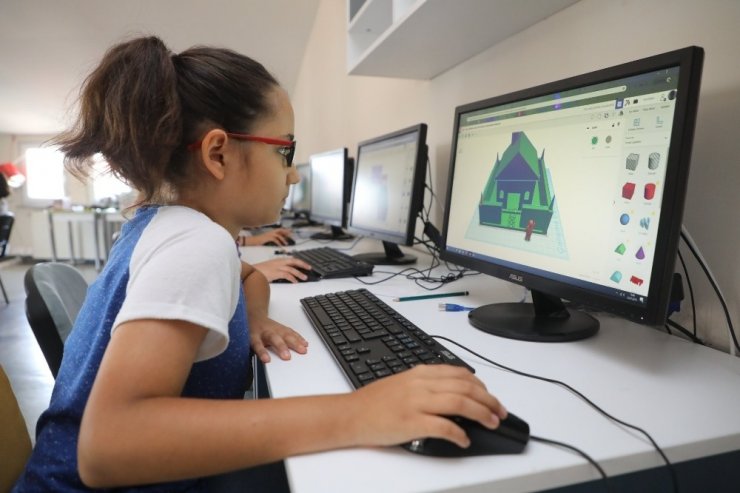 EYÜPSULTANLI ÖĞRENCİLERE ROBOTİK EĞİTİM KURSU