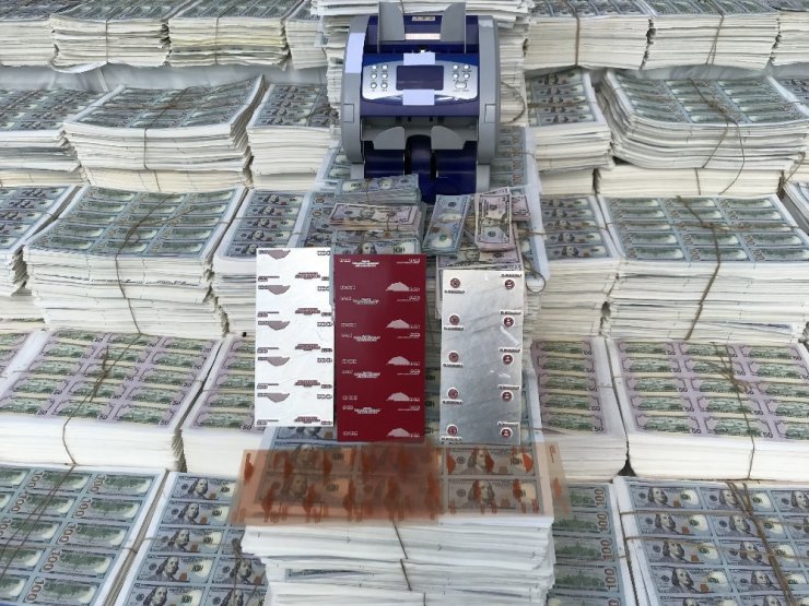TARİHİN EN BÜYÜK SAHTE DOLAR OPERASYONUNDA ELE GEÇİRİLENLER SERGİLENDİ