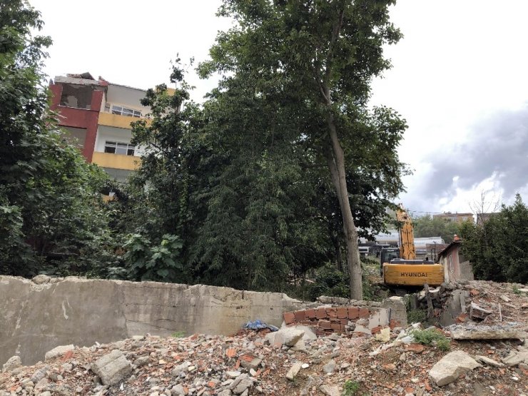 Üsküdar’da Riskli Binaların Yıkımı Havadan Görüntülendi