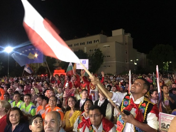 Büyükçekmece’de Renkli Kortej Yürüyüşü