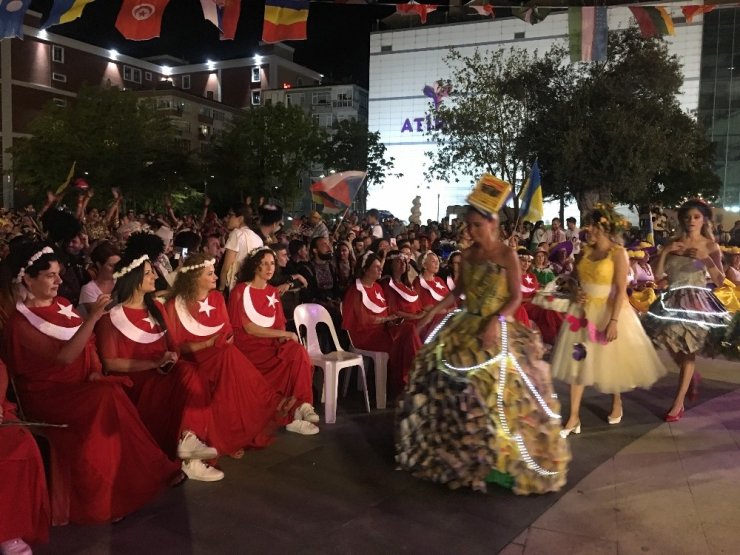 Büyükçekmece’de Renkli Kortej Yürüyüşü