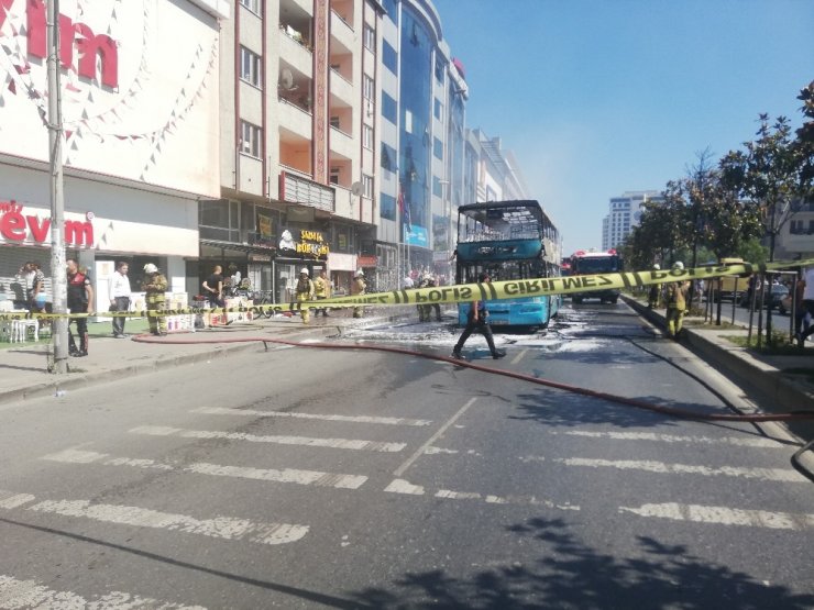ESENYURT’TA İKİ KATLI OTOBÜS ALEV ALEV YANDI