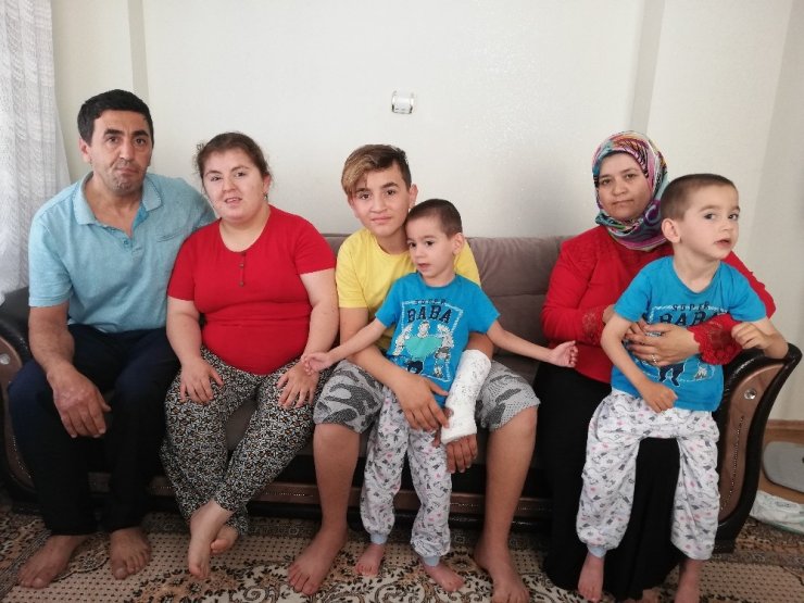 SEREBNAL PALSİ HASTASI İKİZLER, HİNDİSTAN’DAKİ TEDAVİ İÇİN YARDIM ELİ BEKLİYOR