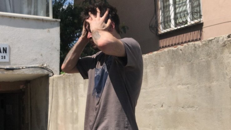 ALEVLERİN ARASINDA KALAN KEDİYİ İTFAİYE BÖYLE KURTARDI