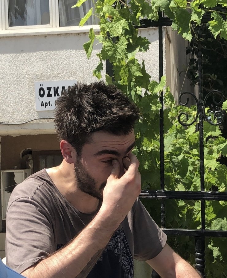 ALEVLERİN ARASINDA KALAN KEDİYİ İTFAİYE BÖYLE KURTARDI