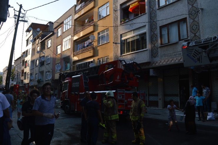 GAZİOSMANPAŞA’DA ÇATI YANGINI
