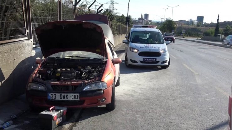 OTOMOBİLDE BİR ANDA ALEVLER PARLADI, BABA İLE OĞLU ÖLÜMDEN DÖNDÜ