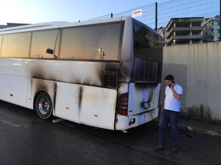 MALTEPE’DE PARK HALİNDEKİ OTOBÜSTE YANGIN