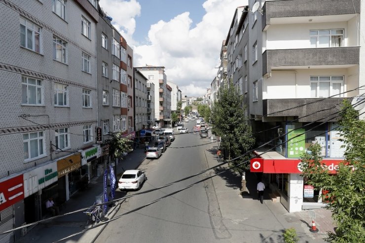 SULTANGAZİ’DE CADDE VE SOKAKLARA MODERN AYDINLATMA DİREKLERİ