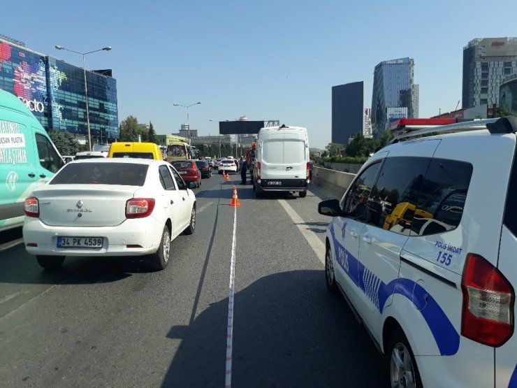 İstanbul Basın Ekspres yolu üzerindeki dere yatağında erkek cesedi