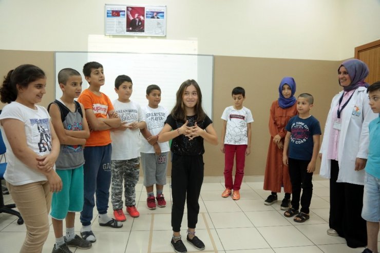 KÜÇÜKÇEKMECELİ ÇOCUKLAR, BEDENSEL SÖZ HAKLARINI ÖĞRENİYOR