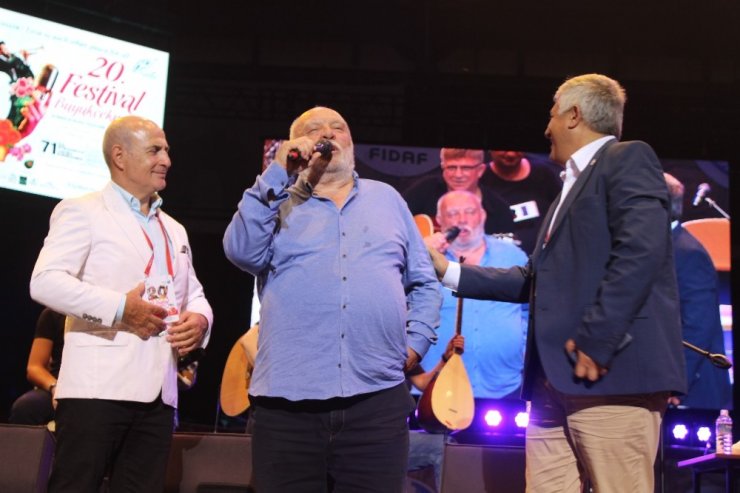 Türküleriyle Kulakların Pasını Sildi