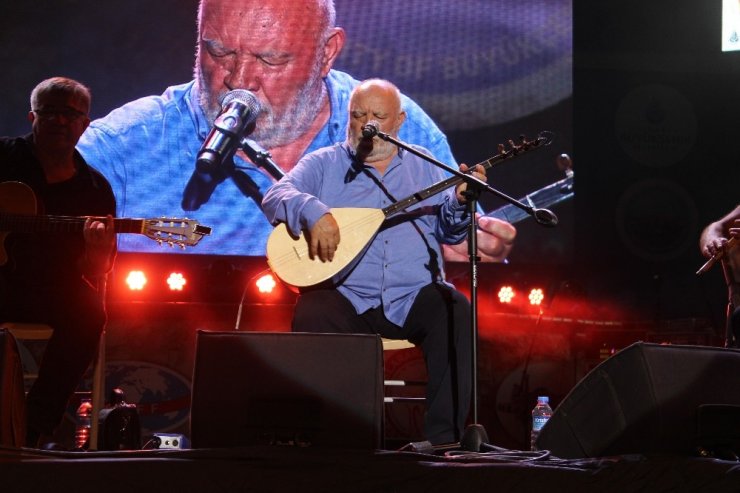 Türküleriyle Kulakların Pasını Sildi