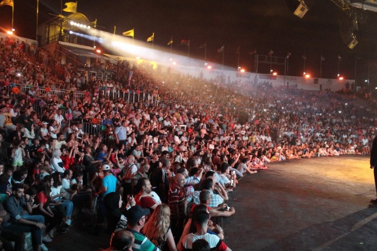 Türküleriyle Kulakların Pasını Sildi