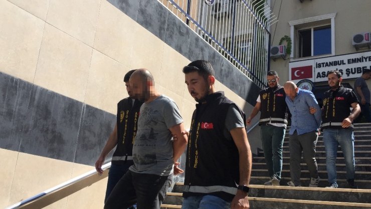 ESENYURT’TA POLİSLERİN DİKKATİ GASP ZANLILARINI YAKALATTI