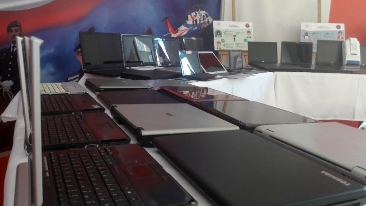 İSTANBUL’DA 43 MİLYON TL’LİK VURGUN YAPAN ÇAĞRI MERKEZİ ÇETESİ ÇÖKERTİLDİ