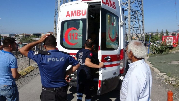 KAHRAMAN İTFAİYECİ, İNTİHARA TEŞEBBÜS EDEN ŞAHSI BACAĞINDAN YAKALAYARAK KURTARDI