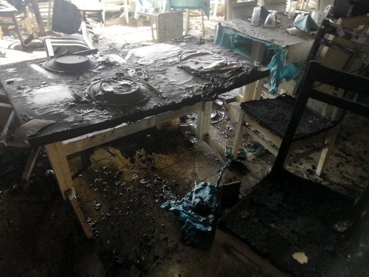 MAAŞINI ALAMADI, RESTORANI YAKTI