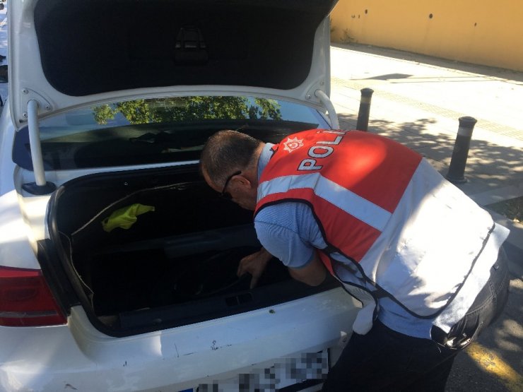 KURT KAPANI UYGULAMASINDA DOLANDIRICILIK SUÇUNDAN ARANAN BİR KİŞİ YAKALANDI