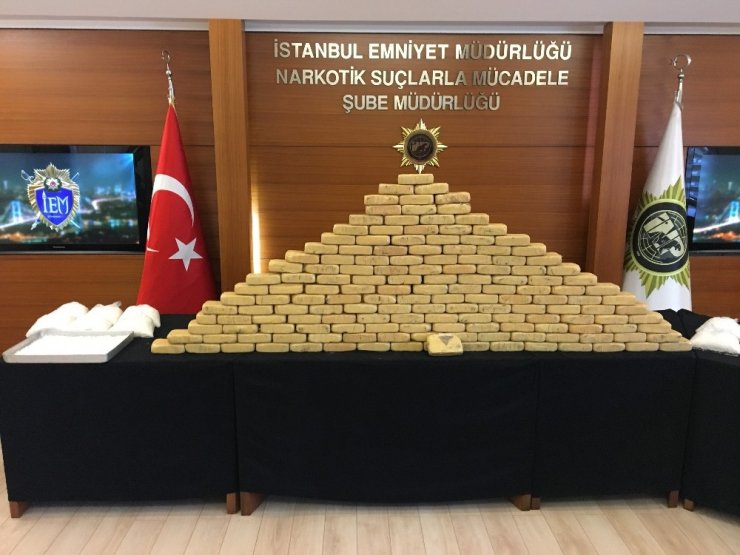 Yöresel Kıyafete Emdirilmiş 16 Kg Afyon Sakızı Ele Geçirildi