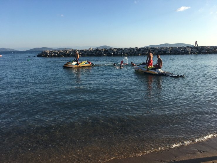 DENİZDE KAYBOLAN GENÇ, 1 BUÇUK SAAT SONRA BULUNDU