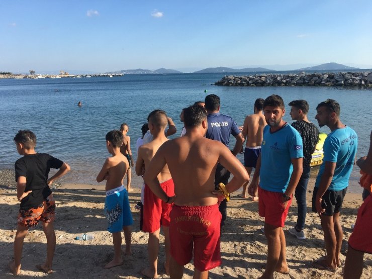 DENİZDE KAYBOLAN GENÇ, 1 BUÇUK SAAT SONRA BULUNDU