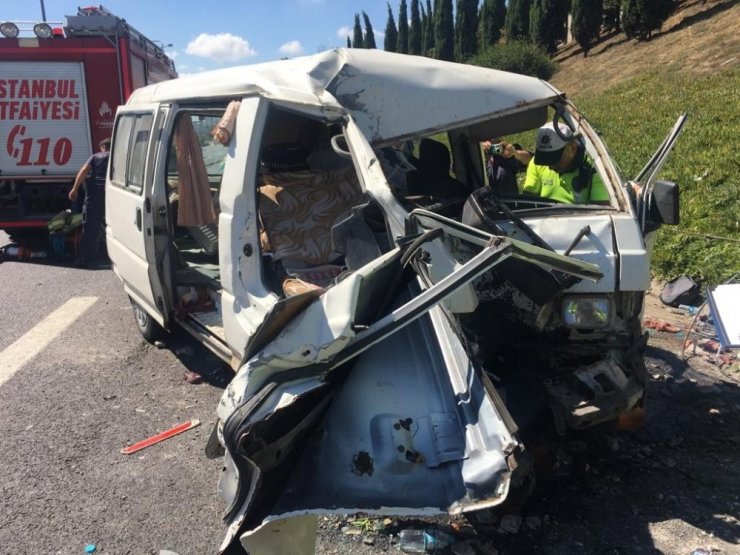 ÇAMLICA GİŞELER’DE SIKIŞMALI KAZA: 3 YARALI