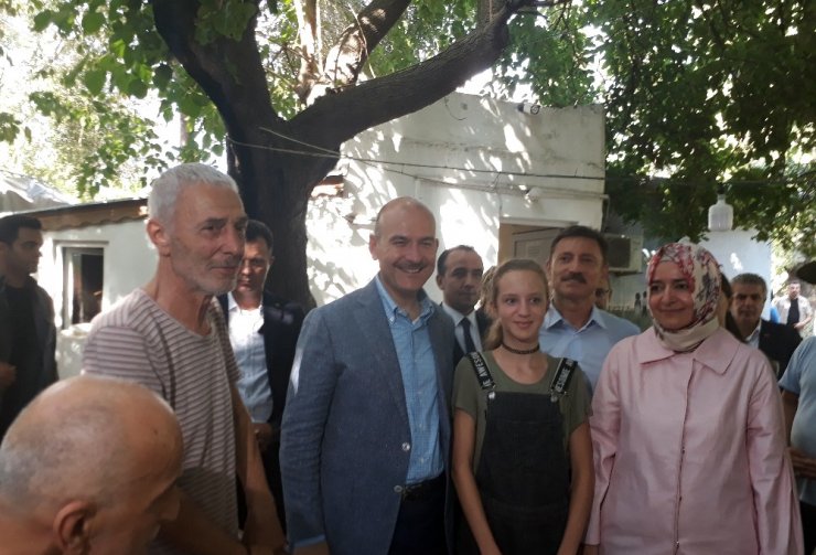 BAKAN SOYLU, HUZUREVİ SAKİNLERİYLE BAYRAMLAŞTI