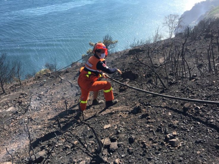 BURGAZADA’DA ORMAN YANGINI KONTROL ALTINA ALINDI