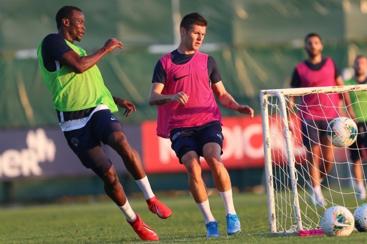 KASIMPAŞA’DA TRABZONSPOR MAÇI HAZIRLIKLARI BAŞLADI